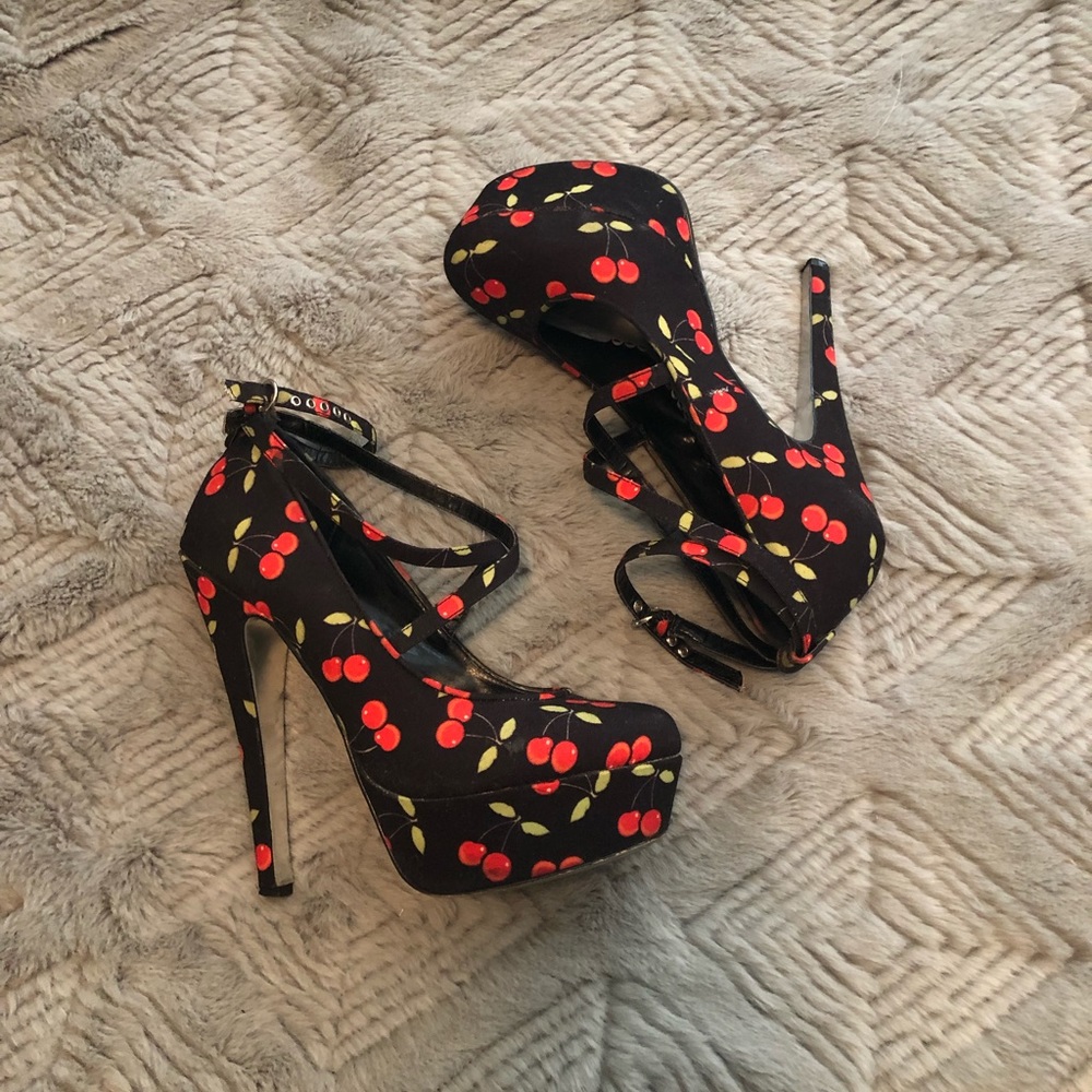 Bebe pin-up platform heels